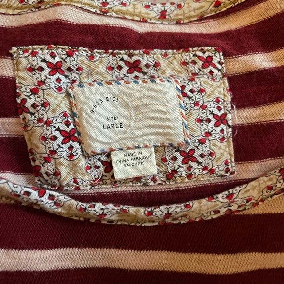 Beautiful Layered Top (L) - Picture 7 of 7